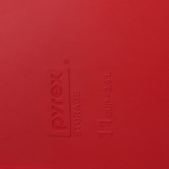 Pyrex storage dish - Picture 2 of 3